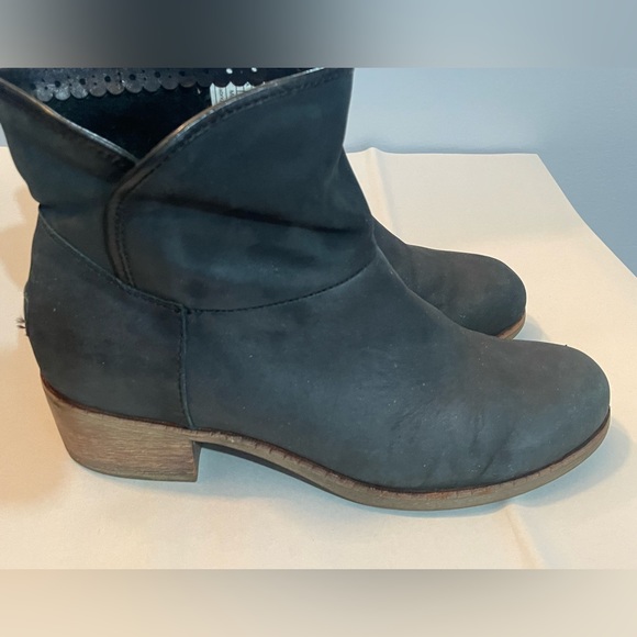 UGG AUSTRALIA DARLING S/N 1005898 DARK GRAY LEATHER CHUNKY HEEL BOOTS Size 8.5 - Picture 6 of 15